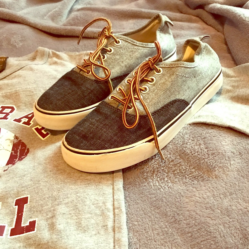 SOLD!!! Love these 😍 🔥Kids Denim Canvas sneaks🔥